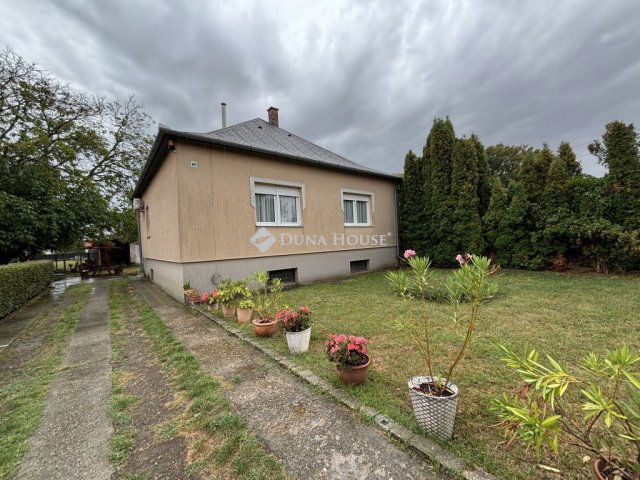 Eladó családi ház, Bicskén 79.9 M Ft, 3 szobás