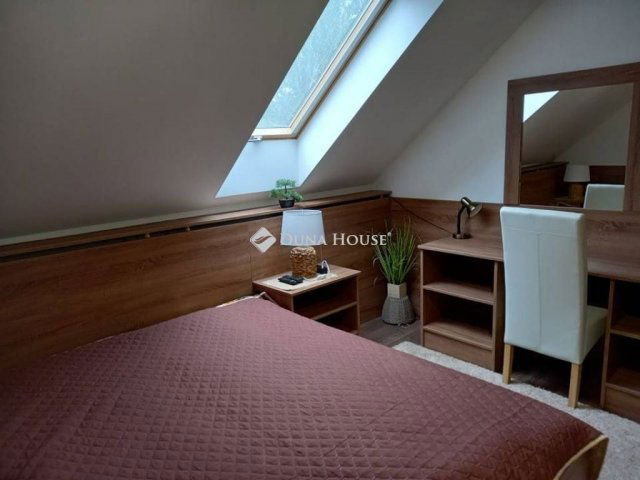 Eladó családi ház, Zamárdiban 420 M Ft, 11 szobás