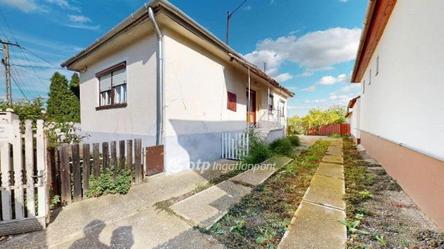 Eladó családi ház, Kiskinizsen 10.9 M Ft, 2 szobás