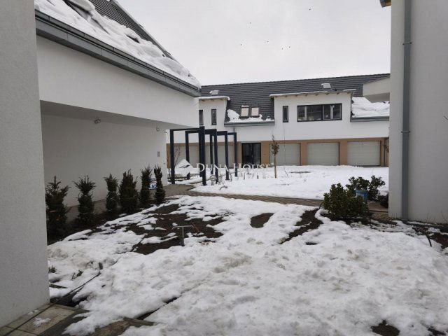 Eladó téglalakás, Kecskeméten 126.5 M Ft, 4 szobás