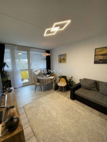 Eladó panellakás, Pécsett 46.4 M Ft, 2 szobás