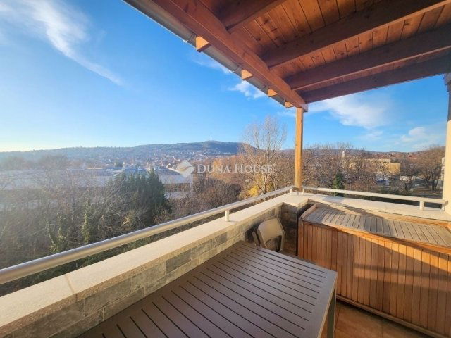 Eladó téglalakás, Pécsett 69.9 M Ft, 3 szobás