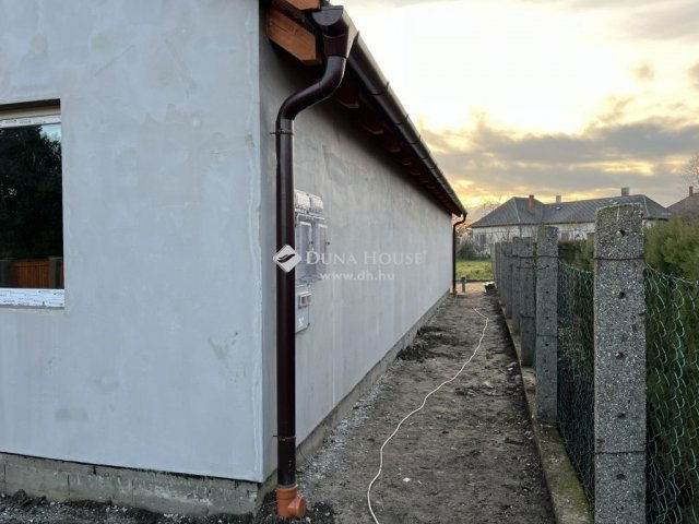 Eladó családi ház, Polgárdin 60 M Ft, 7 szobás