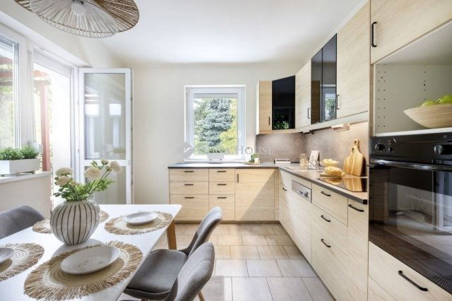 Eladó családi ház, Budapesten, XVI. kerületben 247.7 M Ft