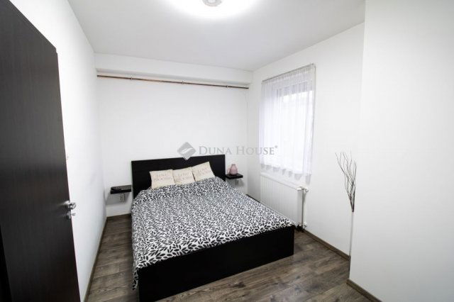 Eladó téglalakás, Vecsésen 113.9 M Ft, 5 szobás