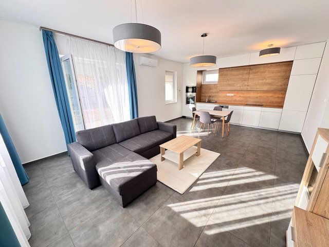 Eladó téglalakás, Győrött 124.99 M Ft, 3+2 szobás