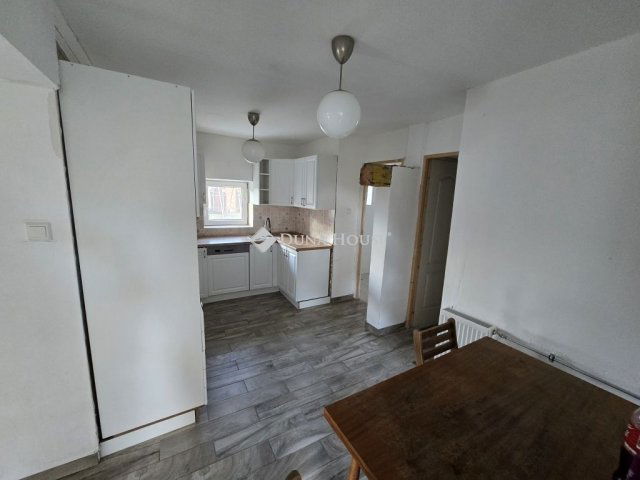 Eladó családi ház, Szegeden 47.5 M Ft, 4 szobás