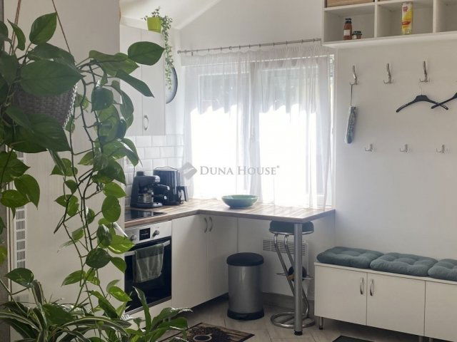 Eladó családi ház, Tasson 72.9 M Ft, 2 szobás