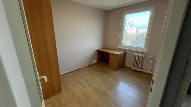 Eladó panellakás, Nyíregyházán 41.5 M Ft, 3 szobás