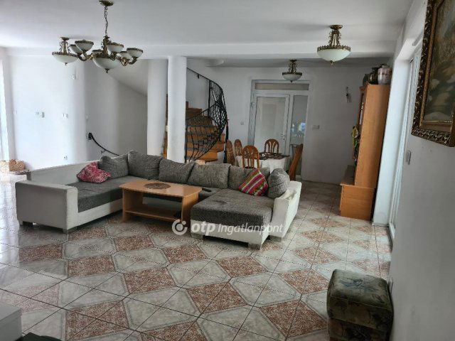 Eladó családi ház, Diósdon 350 M Ft, 6 szobás