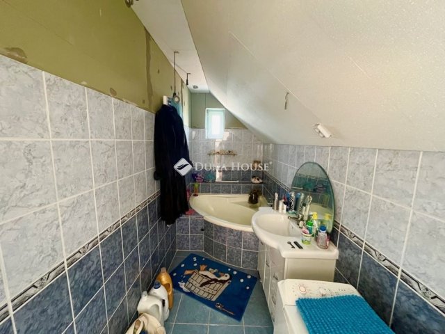 Eladó családi ház, Székesfehérvárott 94.9 M Ft, 6 szobás