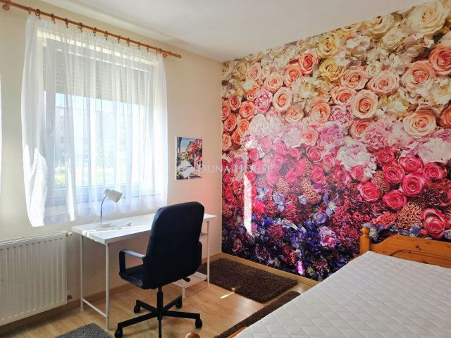 Kiadó téglalakás, albérlet, Pécsett 220 E Ft / hó, 3 szobás