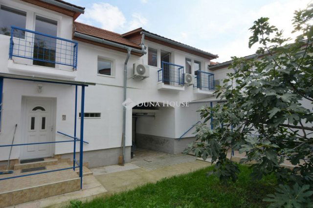 Eladó családi ház, Kecskeméten 80 M Ft, 8 szobás