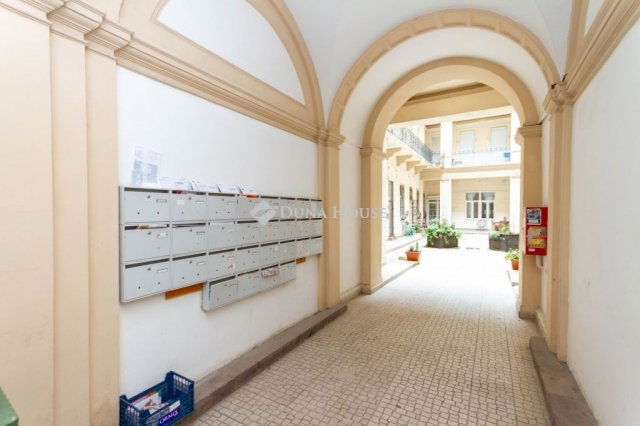 Eladó téglalakás, Budapesten, VI. kerületben 124.9 M Ft