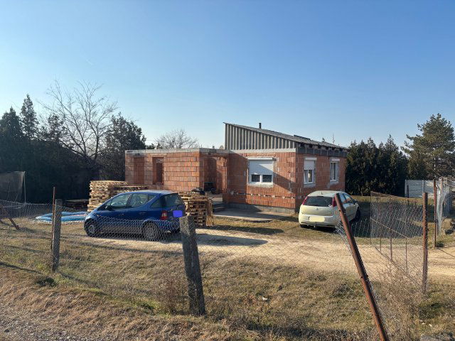 Eladó családi ház, Dunaharasztin 90 M Ft, 3 szobás