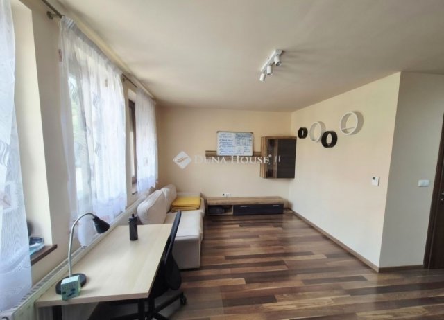 Eladó téglalakás, Kecskeméten 60 M Ft, 2 szobás