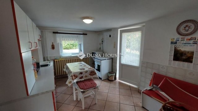 Eladó családi ház, Szilaspogonyon 15 M Ft, 6 szobás