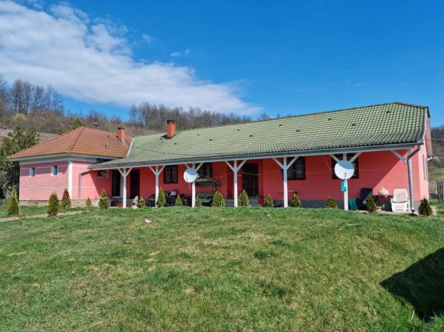 Eladó családi ház, Komlón 49.9 M Ft, 6+1 szobás