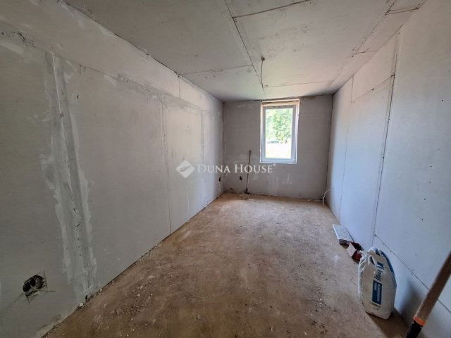 Eladó családi ház, Hegyfalun 10.5 M Ft, 4 szobás
