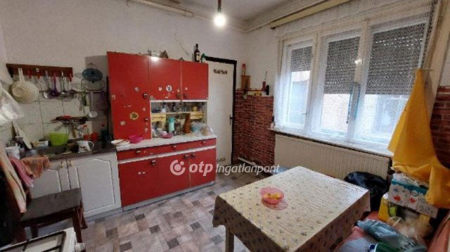 Eladó családi ház, Kisújszálláson 14.7 M Ft, 2 szobás