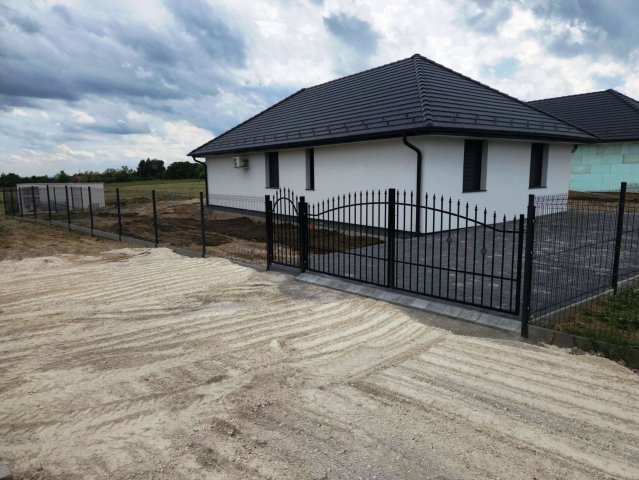 Eladó családi ház, Cserszegtomajon 121.9 M Ft, 3+1 szobás