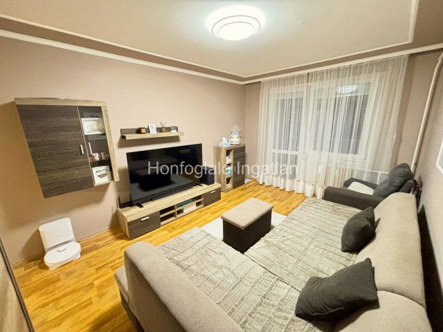 Eladó panellakás, Nyíregyházán 52.9 M Ft, 3 szobás