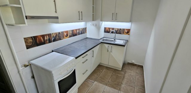 Eladó panellakás, Pécsett 49.99 M Ft, 2 szobás