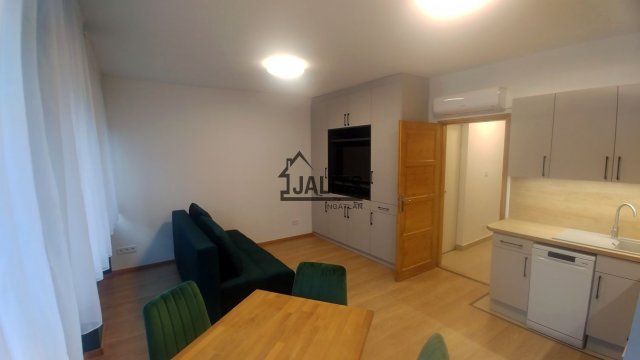 Kiadó téglalakás, albérlet, IV. kerületben, Szent László téren