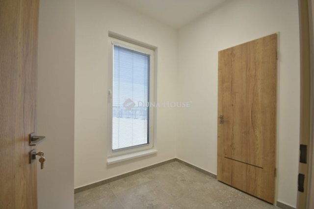 Kiadó ipari ingatlan, Alsónémediben 1700 E Ft / hó