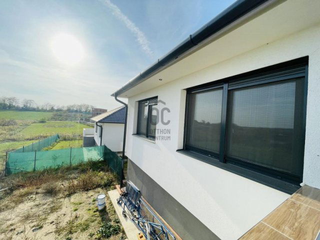 Eladó családi ház, Kerepesen 112 M Ft, 4 szobás