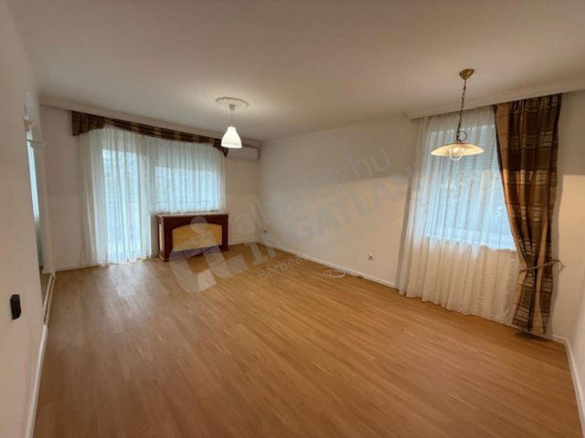 Kiadó téglalakás, albérlet, XI. kerületben, Baradla közben