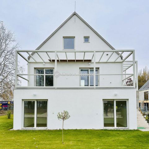 Eladó téglalakás, Balatonakarattyán 184.95 M Ft, 2 szobás