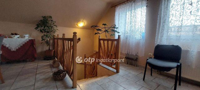 Eladó családi ház, Baracskán 98 M Ft, 6 szobás