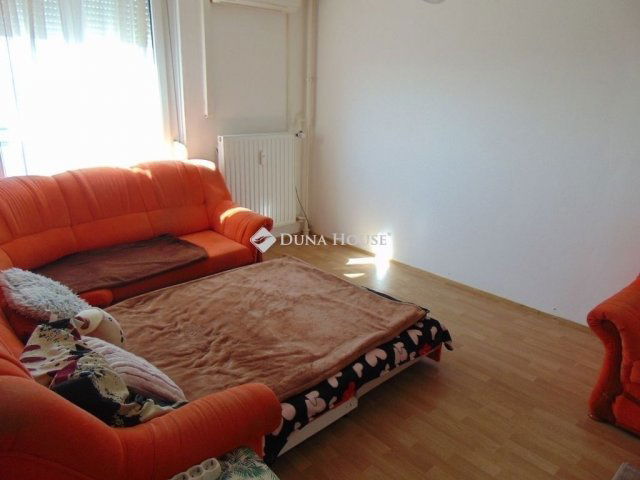 Eladó panellakás, Pécsett 36.9 M Ft, 2 szobás