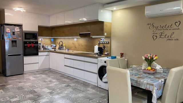 Eladó családi ház, Debrecenben 92.9 M Ft, 5 szobás