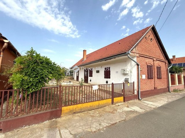 Eladó családi ház, Villányban 23.5 M Ft, 2 szobás
