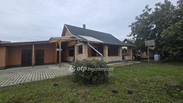 Eladó családi ház, Püspökladányban 37.5 M Ft, 4+1 szobás