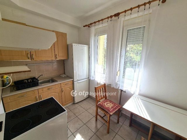 Eladó téglalakás, Szigetszentmiklóson 48.9 M Ft, 1 szobás