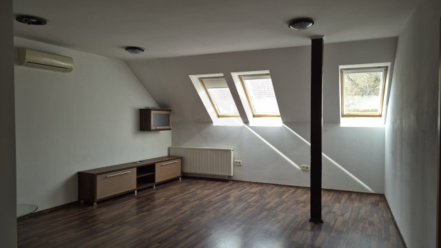 Eladó téglalakás, Baján 31.99 M Ft, 1+1 szobás