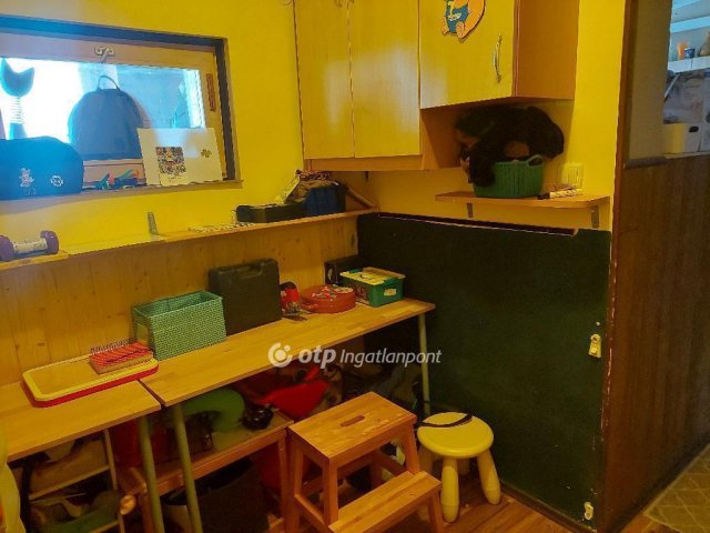 Eladó családi ház, Veszprémben 125 M Ft, 7 szobás