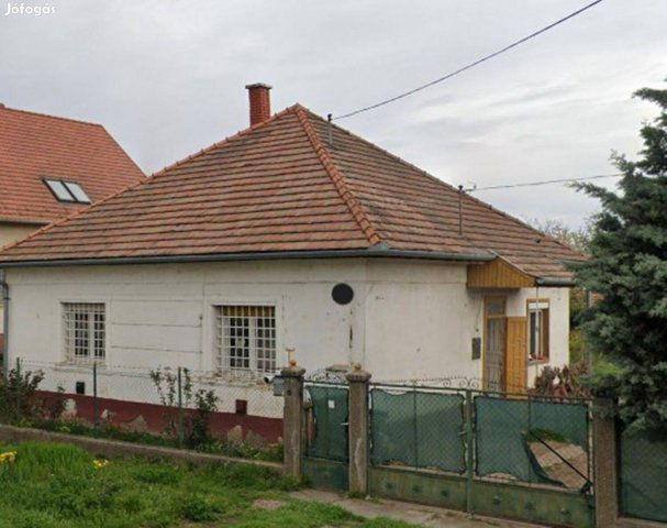Eladó családi ház, Ercsiben 30 M Ft, 2 szobás