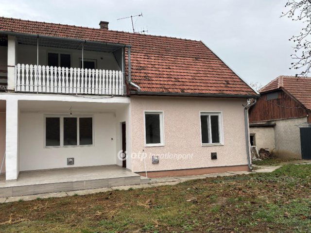 Eladó téglalakás, Békéscsabán 26.5 M Ft, 3 szobás