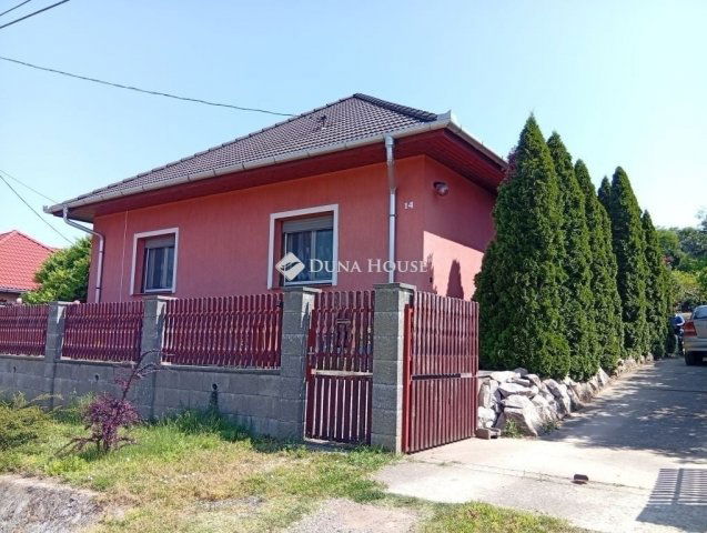 Eladó családi ház, Dányon 55 M Ft, 4+2 szobás