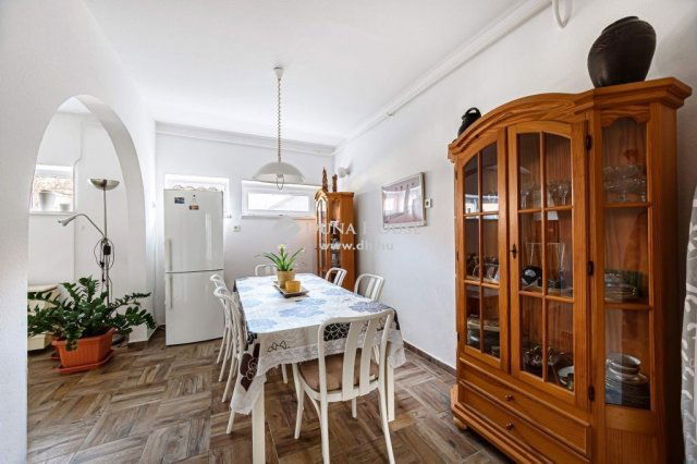 Eladó téglalakás, Balatonlelleén 72 M Ft, 6 szobás