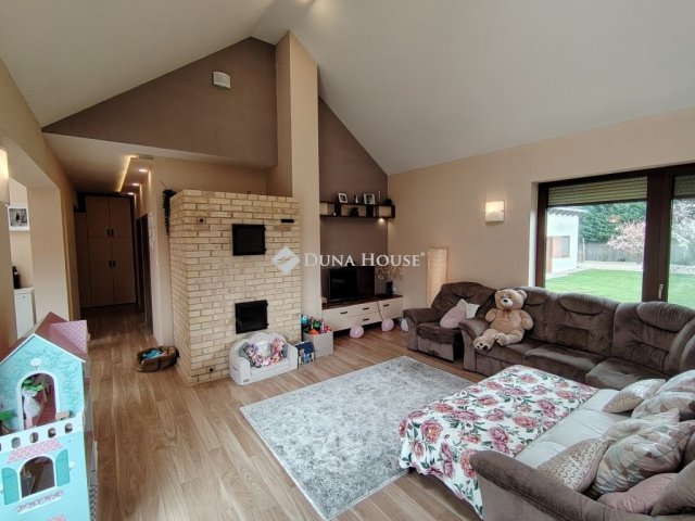 Eladó családi ház, Gárdonyban 229.9 M Ft, 4 szobás