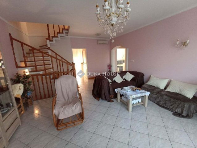 Eladó ikerház, Szegeden 117 M Ft, 5 szobás / költözzbe.hu