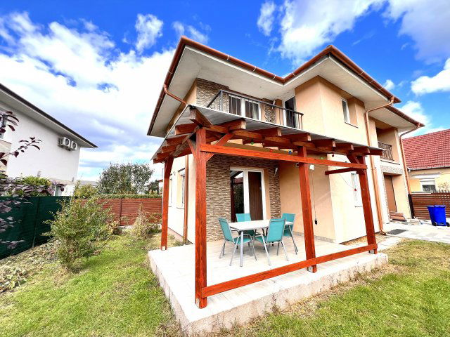 Eladó ikerház, Debrecenben 129 M Ft, 3 szobás