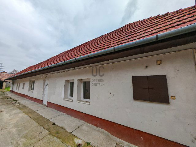 Eladó családi ház, Esztergomban 41.9 M Ft, 4 szobás