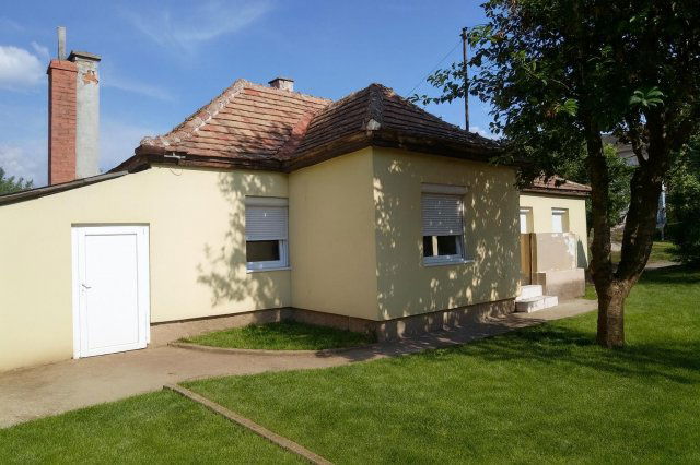 Eladó családi ház, Székesfehérvárott 49.88 M Ft, 1+2 szobás