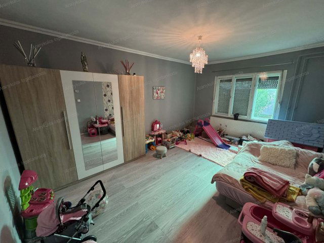 Eladó családi ház, Gyulán 61.99 M Ft, 3 szobás